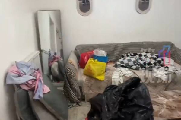 A策略 3名女孩2个月将房子住“包浆”后跑路，5人花6小时才清理干净